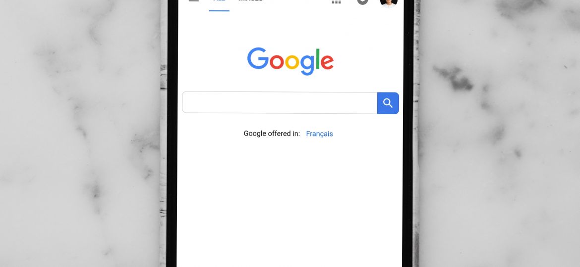 Google Search engine on a mobile phone